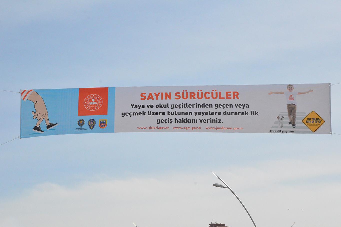 Diyarbakır'da "Öncelik Hayatın, Öncelik Yayanın" eylemi Diyarbakır'da "Öncelik Hayatın, Öncelik Yayanın" eylemi